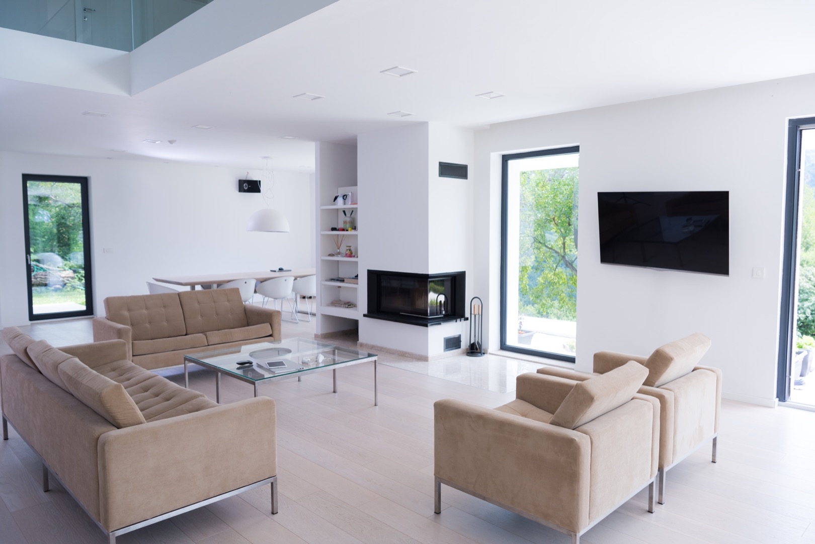Contemporary apartment