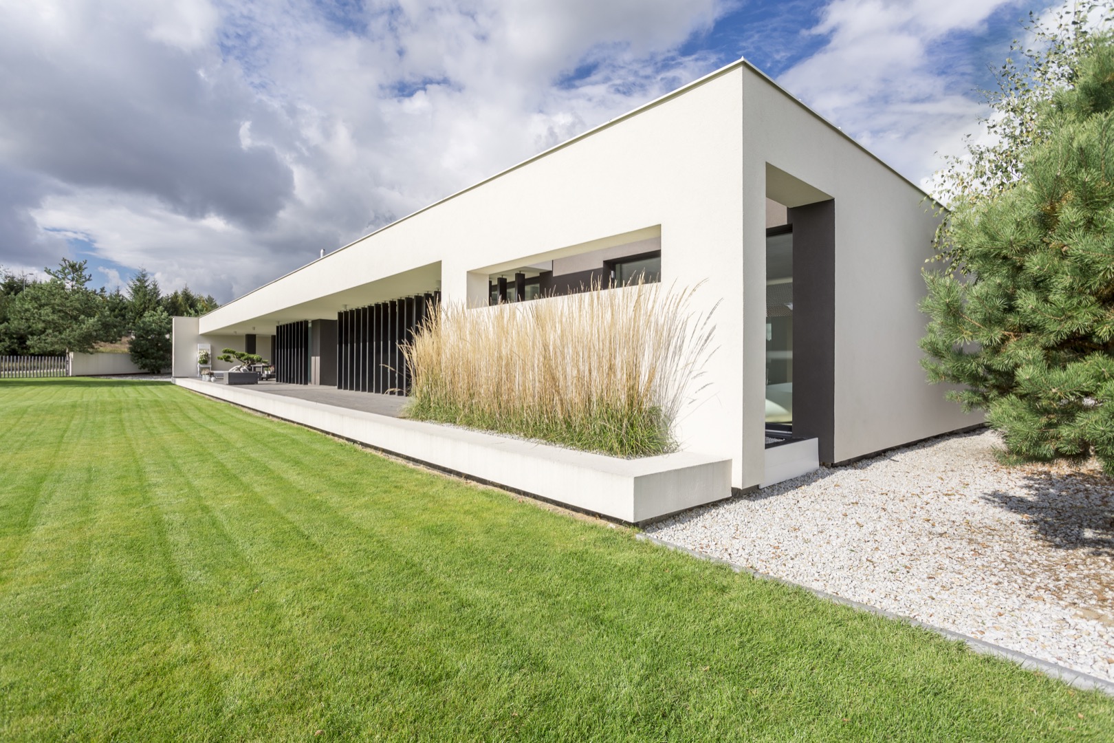 Modern geometric villa Family home for sale